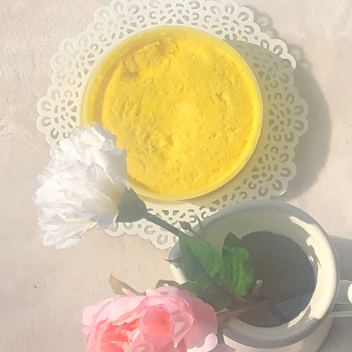 Easily absorbs into skin helping to condition, soften, and smooth while preventing dryness. Fluffy and luxurious, indulge your skin in a delicious floral scent.