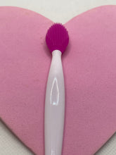 Load image into Gallery viewer, Lip exfoliation brush. Removes excess dead skin on lips to reveal super soft lips.
